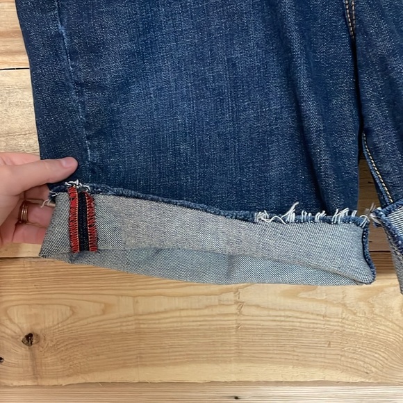 GAP 1969 size 10 Average Dark Wash Cut-off/ Cuffed High-rise 6”-8” Denim Shorts - Picture 7 of 12